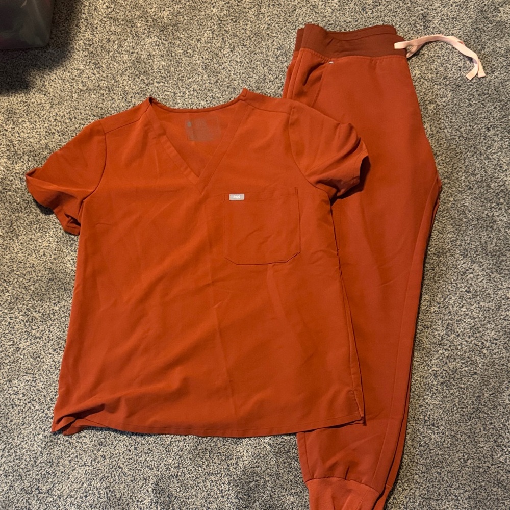 Figs Women's Scrub Set in Rust